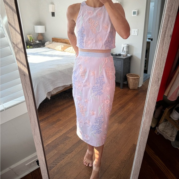 Lilac Embroidered Appliqué full crop top pencil dress - Picture 11 of 12